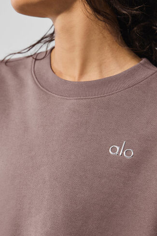 Alo Yoga Accolade Crew Neck Pullover - Mushroom in Saudi Arabia