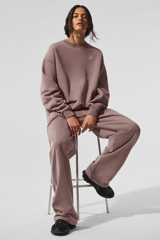 Alo Yoga Accolade Crew Neck Pullover - Mushroom in Saudi Arabia