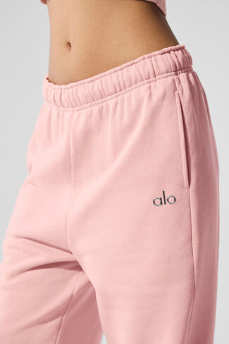 Alo Yoga Accolade Sweatpant - Pink Quartz in Saudi Arabia