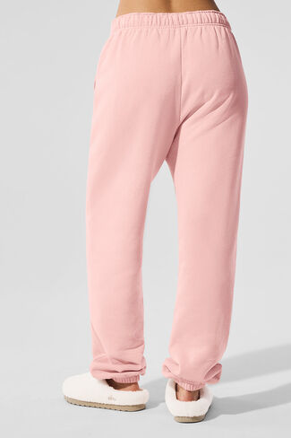 Alo Yoga Accolade Sweatpant - Pink Quartz in Saudi Arabia