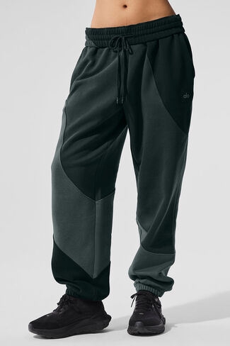 Alo Yoga Make Waves Sweatpant - Charcoal Green Tonal in Kuwait