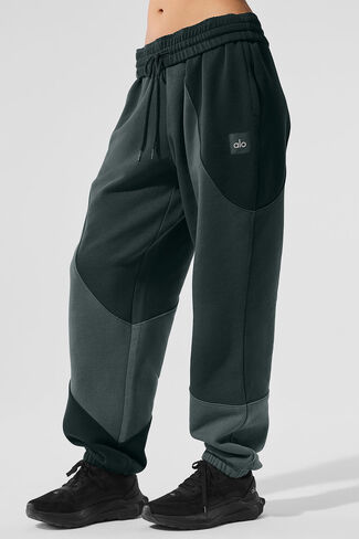 Alo Yoga Make Waves Sweatpant - Charcoal Green Tonal in Kuwait