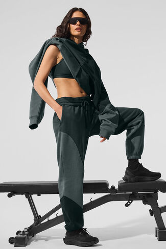 Alo Yoga Make Waves Sweatpant - Charcoal Green Tonal in Kuwait