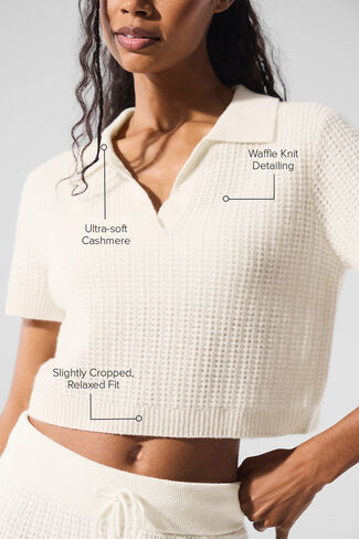 تي شيرت Alo Yoga Cashmere Plush Waffle Polo - عاجي in Kuwait