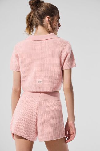 تي شيرت Alo Yoga Cashmere Plush Waffle Polo - الكوارتز الوردي in Kuwait
