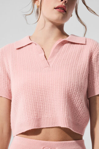 تي شيرت Alo Yoga Cashmere Plush Waffle Polo - الكوارتز الوردي in Kuwait