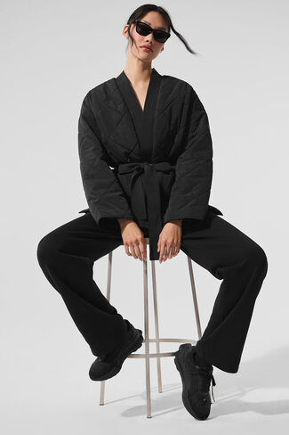 Alo Yoga Urbanite Wrap Puffer - Black in Saudi Arabia