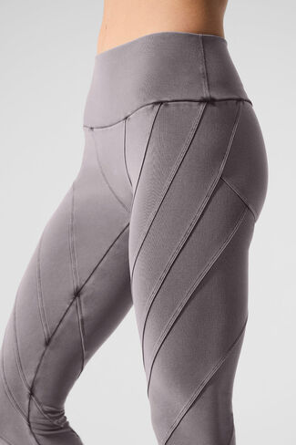 Alo Yoga Washed Alosoft سروال ضيق عالي الخصر - رمادي فاتح in Kuwait