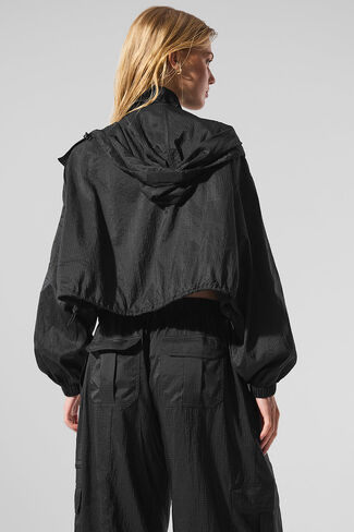 جاكيت Alo Yoga قصير بسحاب كامل من Game Time - أسود in Kuwait