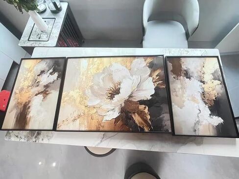 لوحة فنية جدارية كبيرة بإطار ذهبي مع زهرة سوداء، صورة عمل فني زهري لغرفة المعيشة وغرفة النوم والحمام وديكور المكتب المنزلي بإطار أسود in Saudi Arabia