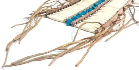 لوحة صدر قبلية على شكل عظمة الجاموس الطبيعية التقليدية مصنوعة يدويًا in Kuwait