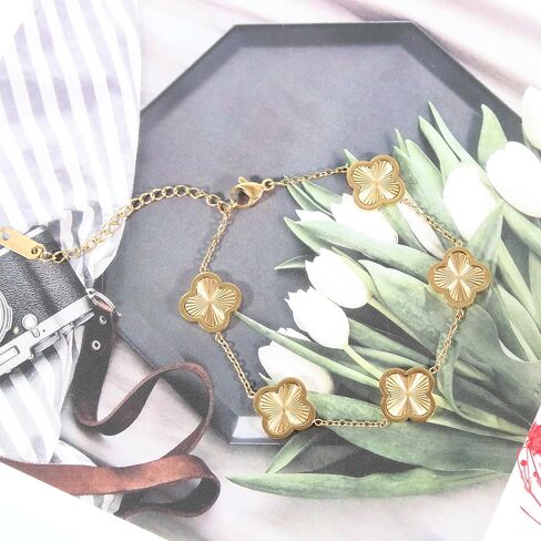 مجموعة من 3 قطع من قلادة البرسيم المطلية بالذهب عيار 18 قيراط وأساور وأقراط داينتي أربع أوراق البرسيم للنساء أقراط البرسيم هدية عيد الميلاد وعيد الميلاد in Kuwait