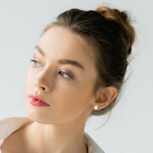 طقم أقراط من الذهب الأبيض أو الأصفر الخالص عيار 14 قيراط من ألماس المويسانتي المزروع بنصف الإطار | 1.0 أو 2.0 قيراط | برغي للخلف أو ادفع المشاركات للخلف | صنع في الولايات المتحدة الأمريكية | من مجوهرات أدورا الجميلة in Kuwait