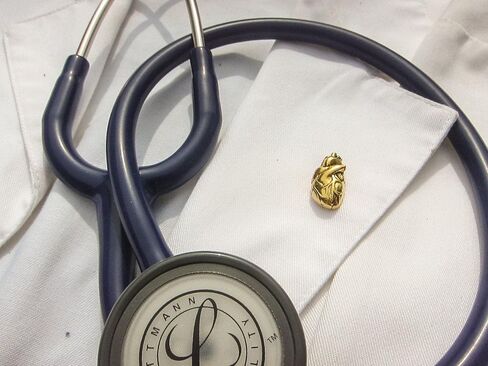 Jim Clift Design Human Heart Gold Lapel Pin in Kuwait