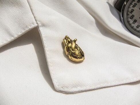 Jim Clift Design Human Heart Gold Lapel Pin in Kuwait