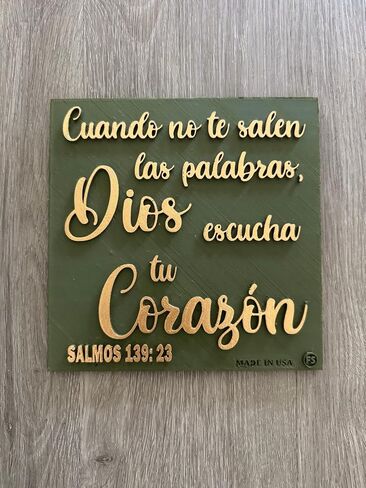 Plaque: CUANDO NO TE SALEN LAS PALABRAS DIOS ESCUCHA TU CORAZON - Made in USA in Saudi Arabia