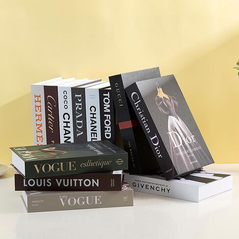 كتب زخرفية لديكور المنزل، مجموعة من 4 كتب مزيفة أنيقة لكتب ديكور الغرف الجمالية لديكور طاولة القهوة، وغرفة المعيشة، والطاولة، وديكور الرف، وكتب صناعية مكدسة ذات غلاف فني حديث in Saudi Arabia