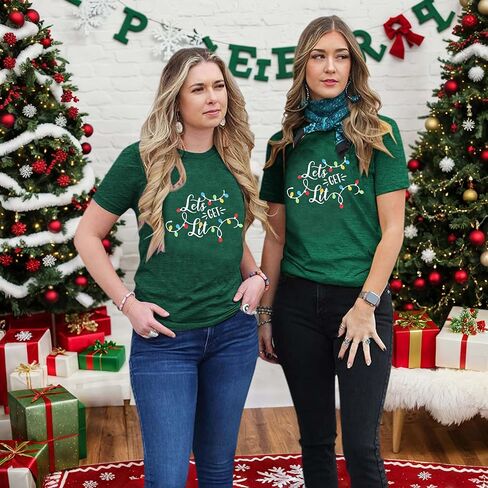 قمصان عيد الميلاد للنساء 2024 بلايز عيد الميلاد أضواء عيد الميلاد تي شيرت جرافيك للعطلات بأكمام قصيرة تي شيرت in Kuwait