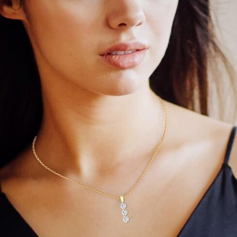 قلادة TimeLess Classics للسيدات من 1 إلى 2 قيراط TW Lab Grown Diamond وثلاثة أحجار متوفرة بالذهب الأبيض والأصفر عيار 10 قيراط in Kuwait