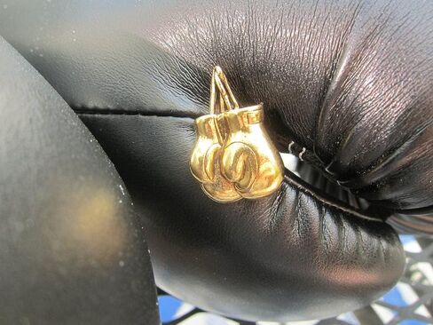 Jim Clift Design Boxing Gloves Gold Lapel Pin in Saudi Arabia