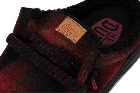 حذاء HEYDUDE الرجالي Wally Slip Cozy Plaid سهل الارتداء in Kuwait
