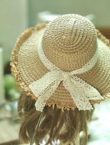 قبعات صغيرة من القش للحرف اليدوية، مناسبة للدمى والحرف اليدوية، قبعة لطيفة ورائعة من القش مع إكسسوارات تزيين بشريط من الدانتيل لمجموعة دميتك (اللون 1) in Kuwait