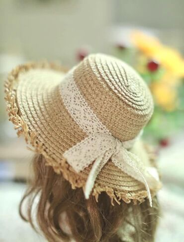 قبعات صغيرة من القش للحرف اليدوية، مناسبة للدمى والحرف اليدوية، قبعة لطيفة ورائعة من القش مع إكسسوارات تزيين بشريط من الدانتيل لمجموعة دميتك (اللون 1) in Kuwait