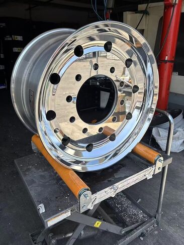 عجلة ألمنيوم 22.5x12.25 10X285.75 26 مللي متر محور توجيه 220.1 مللي متر 2.75/3.88(97 مللي متر) 12320 مصقول خارجي TR553E لموضع التوجيه in Saudi Arabia