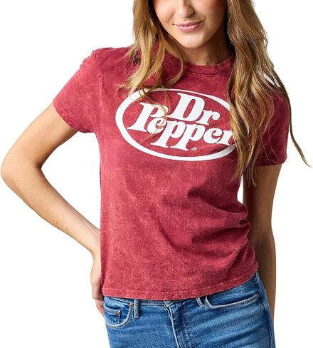 تي شيرت نسائي بأكمام قصيرة وشعار Dr Pepper ذو لون أحمر معدني ورقبة دائرية in Saudi Arabia
