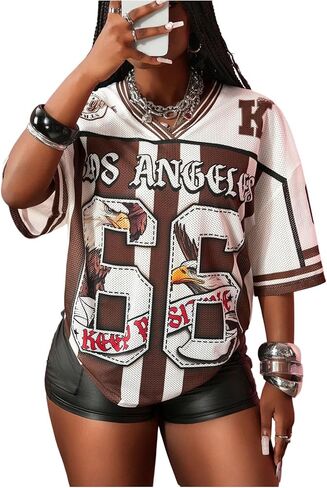 تي شيرت نسائي من الجيرسيه برسوم جرافيكية مخططة بنصف كم ورقبة على شكل حرف V وفضفاض كاجوال in Kuwait