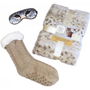 بطانية رمي صيفية فاخرة من M&B، شيربا أبيض النمر، حزمة بطانية قطيفة من الفرو الصناعي بطباعة حيوانات مع قناع نوم لعيون القطط، وجوارب مريحة ذات شبشب لمحبي القطط in Kuwait