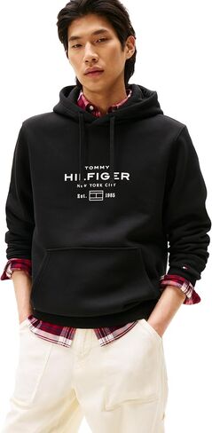 سترة بغطاء للرأس متوسطة الوزن للرجال من Tommy Hilfiger مع شعار جرافيك مطبوع مميز in Saudi Arabia