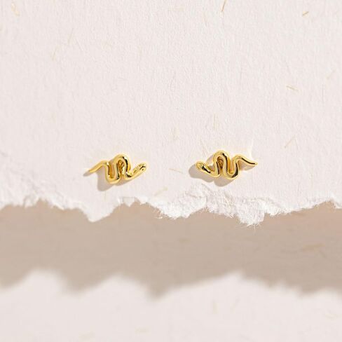 أقراط ثعبان للنساء من VRIUA - أقراط ثعبان مطلية بالذهب عيار 14 قيراط، حلق على شكل ثعبان لا يسبب الحساسية، مجوهرات عصرية يومية in Kuwait