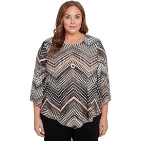 Chevron Stripe Top with Necklace in Kuwait