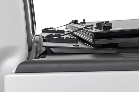 غطاء تونيو لسرير الشاحنة قابل للطي ثلاثي الطي من Rough Country لسيارة Ford F-150 (2004-2014) - يناسب سرير مقاس 6'7 بوصة (78.8 بوصة)، وألواح ألومنيوم متدفقة مناسبة لجميع الأحوال الجوية in Saudi Arabia