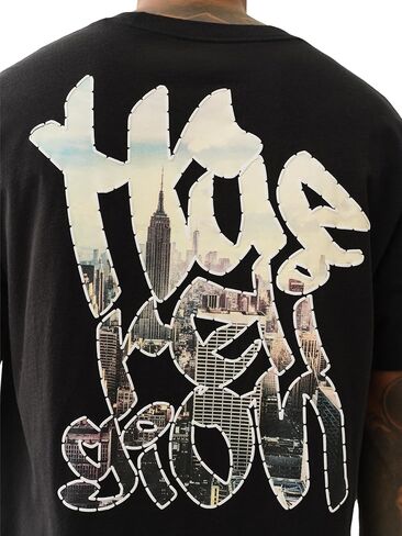 تي شيرت رجالي قصير الأكمام منتفخ برسومات جرافيتي من True Religion - تي شيرت كاجوال برقبة دائرية ورسومات جرافيك in Kuwait