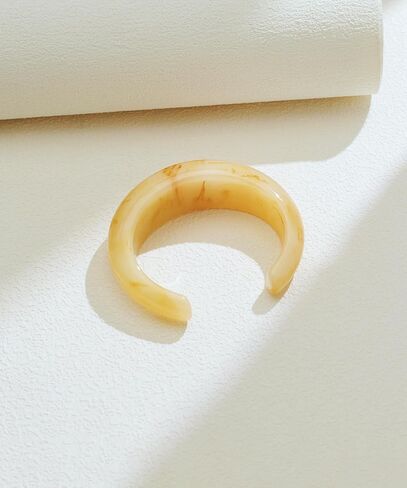 WOWORAMA Acrylic Resin Cuff Bracelet for Women Colorful Acrylic Dome Open Bangles Beige Tortoise Brown Chunky Mottled Acetate Resin Bracelets Jewelry in Saudi Arabia