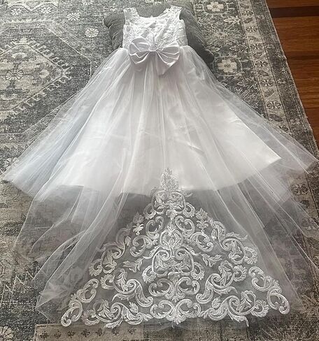 Flower Girls Dress for Wedding Lace Tulle Princess Pageant Dress Kids Prom Ball Gowns with Bow-Knot and Tail in Saudi Arabia