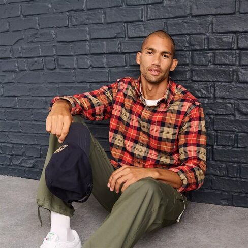 قميص Eddie Bauer الكلاسيكي المفضل للرجال من الفلانيل المنقوش in Saudi Arabia