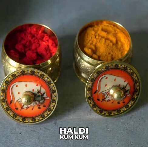 صندوق Pichwai النحاسي Kumkum/Sindoor Dibbi/ Sindur Dani/ صندوق صغير مزخرف/ Fancy Supari Dibbi/ لون ذهبي مع مطبوعات لوتس، بقرة، طاووس لهدايا عودة Pooja Navratri Diwali Tambulam (10 عبوات) in Saudi Arabia