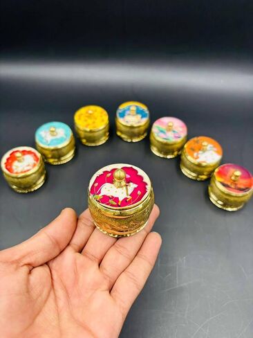 صندوق Pichwai النحاسي Kumkum/Sindoor Dibbi/ Sindur Dani/ صندوق صغير مزخرف/ Fancy Supari Dibbi/ لون ذهبي مع مطبوعات لوتس، بقرة، طاووس لهدايا عودة Pooja Navratri Diwali Tambulam (10 عبوات) in Saudi Arabia