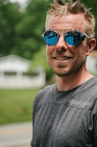 نظارات Julbo Legacy Glacier الشمسية للرجال والنساء مع دروع جانبية جلدية قابلة للإزالة للمشي لمسافات طويلة والتزلج والثلج - حماية 100% من الأشعة فوق البنفسجية in Kuwait