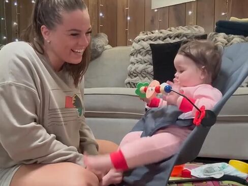 مركز أنشطة كرسي هزاز للأطفال، مقعد هزاز محمول للأطفال من عمر 0 ​​إلى 12 شهرًا، كرسي هزاز طبيعي للرضع مع حقيبة حمل. in Kuwait