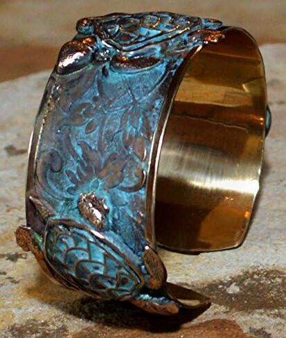 سوار Elaine Coyne Artwear الكلاسيكي على شكل سلحفاة البحر - نحاس زنجار زنجي in Saudi Arabia