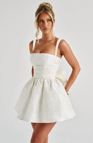 فساتين جاكار ساتان لحفلات العودة للوطن 2025 مع فيونكة على شكل حرف a وأشرطة سباغيتي فستان سهرة رسمي in Kuwait