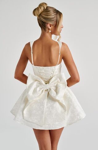 فساتين جاكار ساتان لحفلات العودة للوطن 2025 مع فيونكة على شكل حرف a وأشرطة سباغيتي فستان سهرة رسمي in Kuwait