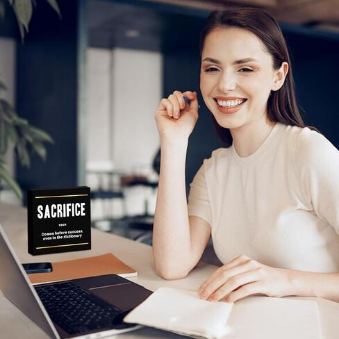 علامة صندوق خشبي أسود من Grit Noun Entrepreneur، ديكور مكتب ملهم، ديكور مكتب رف طاولة، مكان عمل ريفي، منزل مزرعة، غرفة نوم، مكتب، ديكورات مكتبية in Kuwait