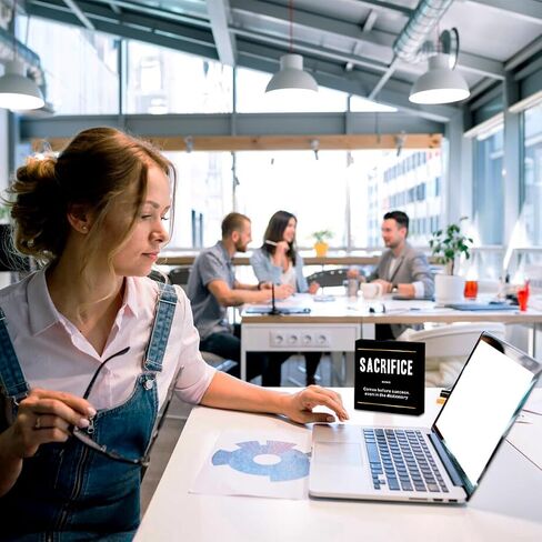 علامة صندوق خشبي أسود من Grit Noun Entrepreneur، ديكور مكتب ملهم، ديكور مكتب رف طاولة، مكان عمل ريفي، منزل مزرعة، غرفة نوم، مكتب، ديكورات مكتبية in Kuwait