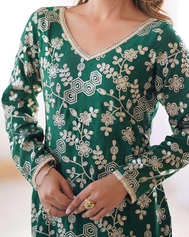 كورتي حريمي من Krishnaya Creations بتطريز حريري شينون يعمل بشكل مستقيم مع بدلة شارارا ومجموعة وشاح in Saudi Arabia
