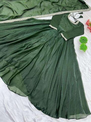 فستان أناركالي كورتي حريري مطرز من Kanvi crafts مع مجموعة دوباتا in Saudi Arabia